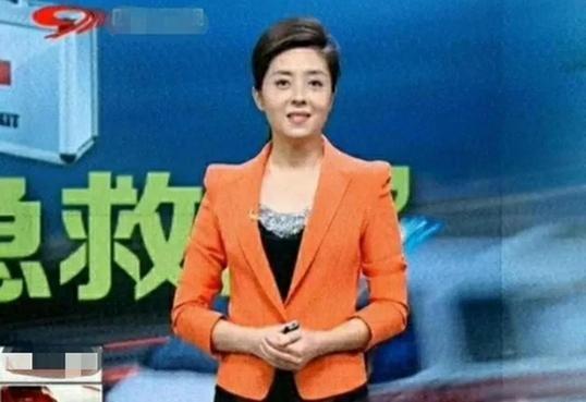 2015年，四川卫视女主持人佟瑶，聚完餐回酒店的路上，因为内急下车去路边草丛小解
