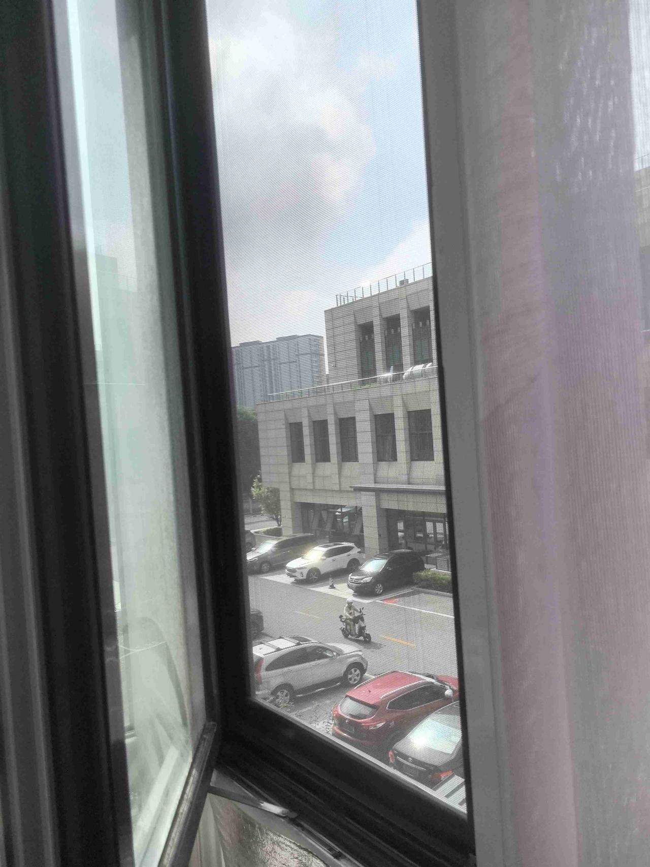 我的今日状态：😁轻松愉快
我这里的天气：☀️晴天