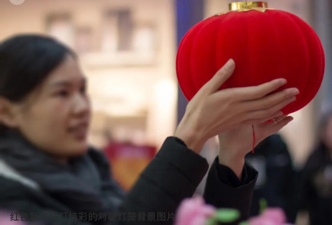 #上句：张灯结彩送旧岁，盼请下联#
上句：张灯结彩送旧岁
下句：鞭竹花炮迎新年