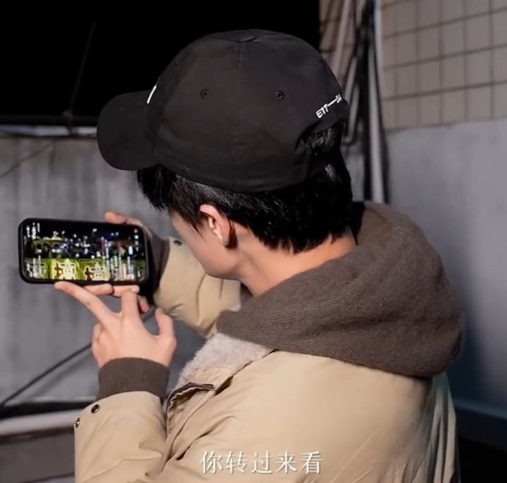 檀健次看粉丝应感动落泪 檀健次的开机特辑檀健次的开机特辑来袭，檀健次看粉丝应感动