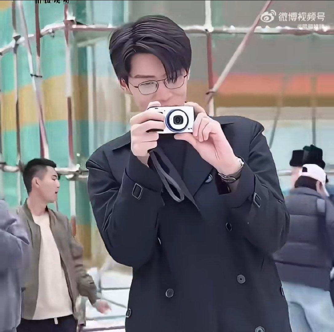 任宥纶不语只是一味地夸惠子可爱 从前以为是客套，现在才懂是满心欢喜，一味夸可爱还