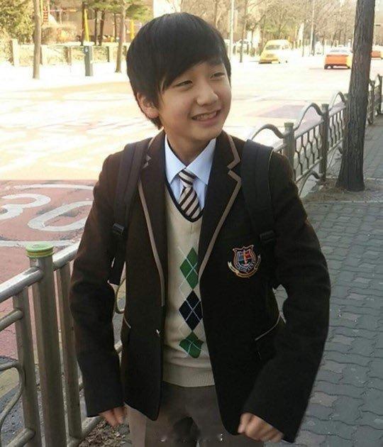 Peanut🥜选手童年与现在对比[送花花]

©lol_daylight tw