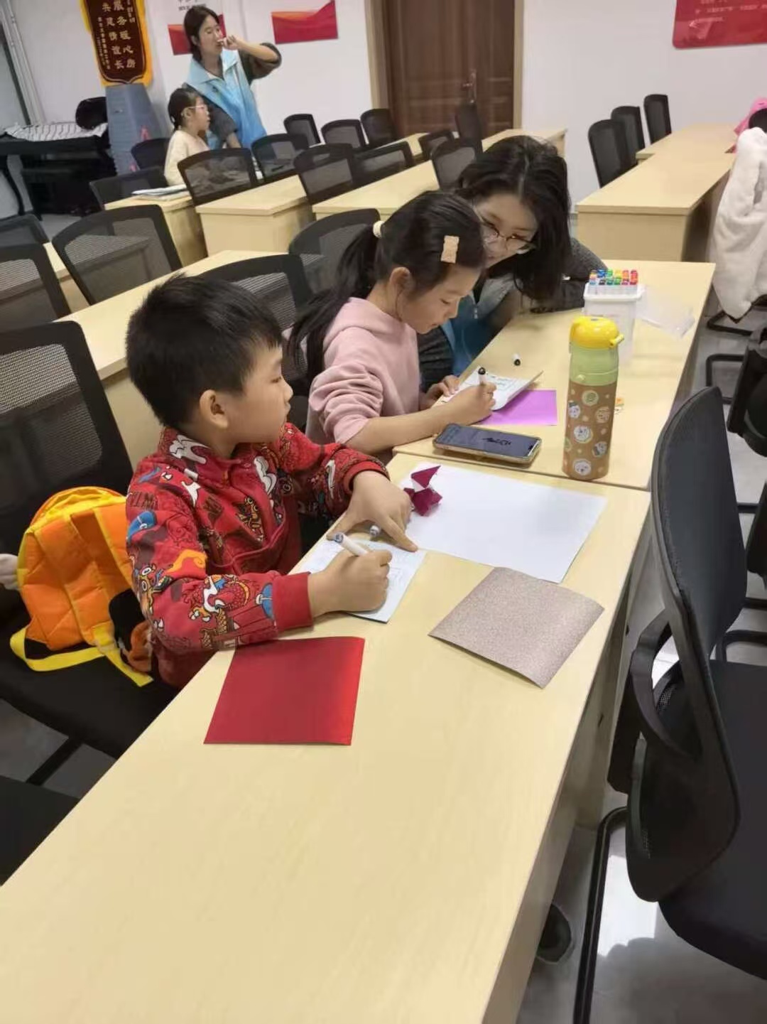 秦岭笑谈三下乡大学生社会实践 【欢萤学堂扬正气，时代新程正可期。】教育是社会进步