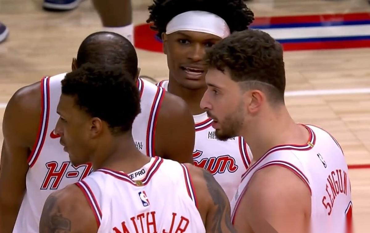 申京收起小心眼，火箭就准备好了！谁能想到，三节领先23分的火箭队，最终在第四节只