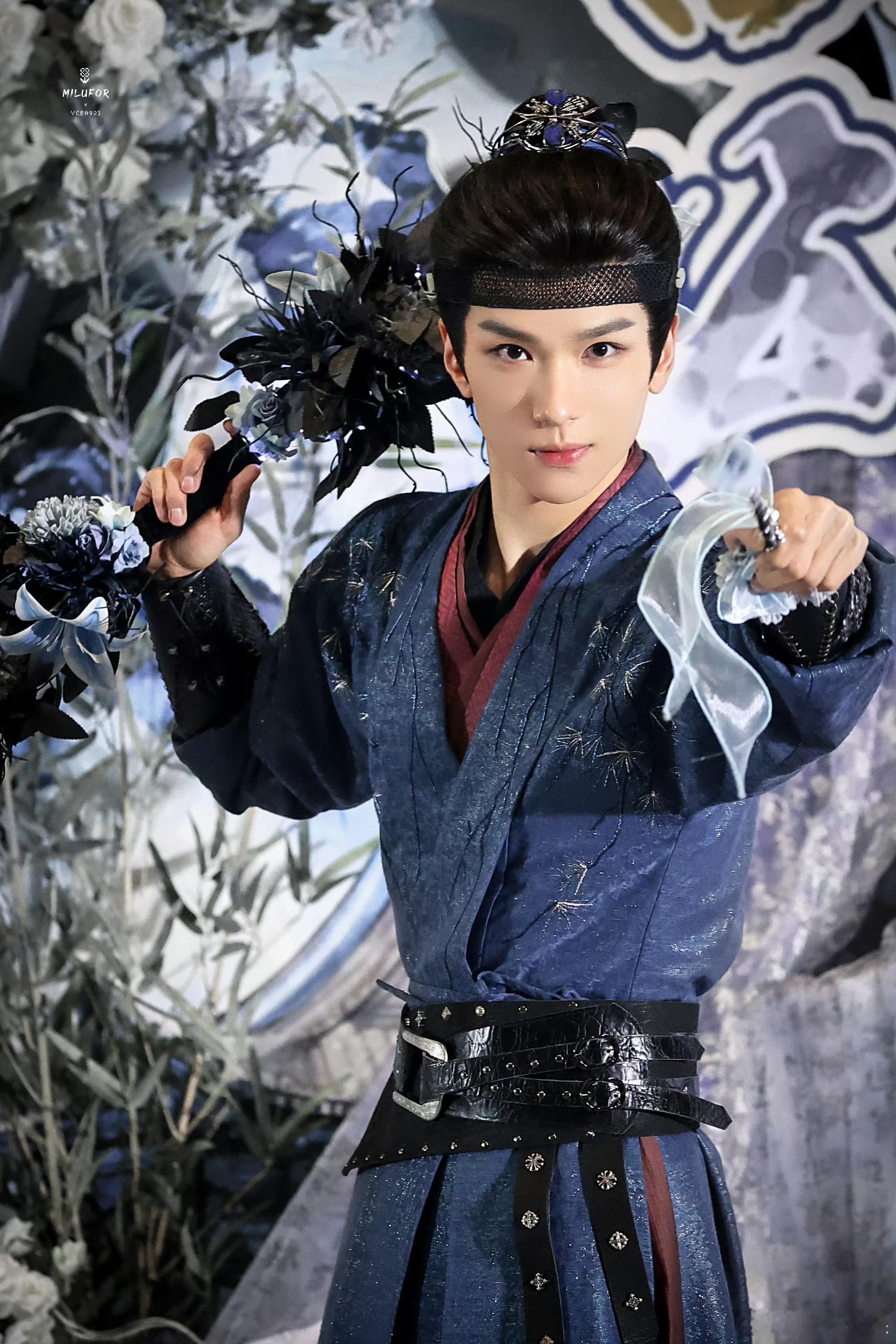 余承恩杀青收信收了四十分钟 余承恩杀青现场活力满满！各种互动环节玩得超嗨，全程笑