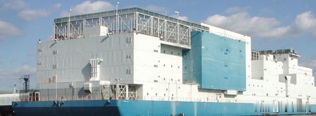 美国浮动监狱驳船

维尔纳 K. 贝恩惩教中心被正式认定为同类中最大的监狱，并被