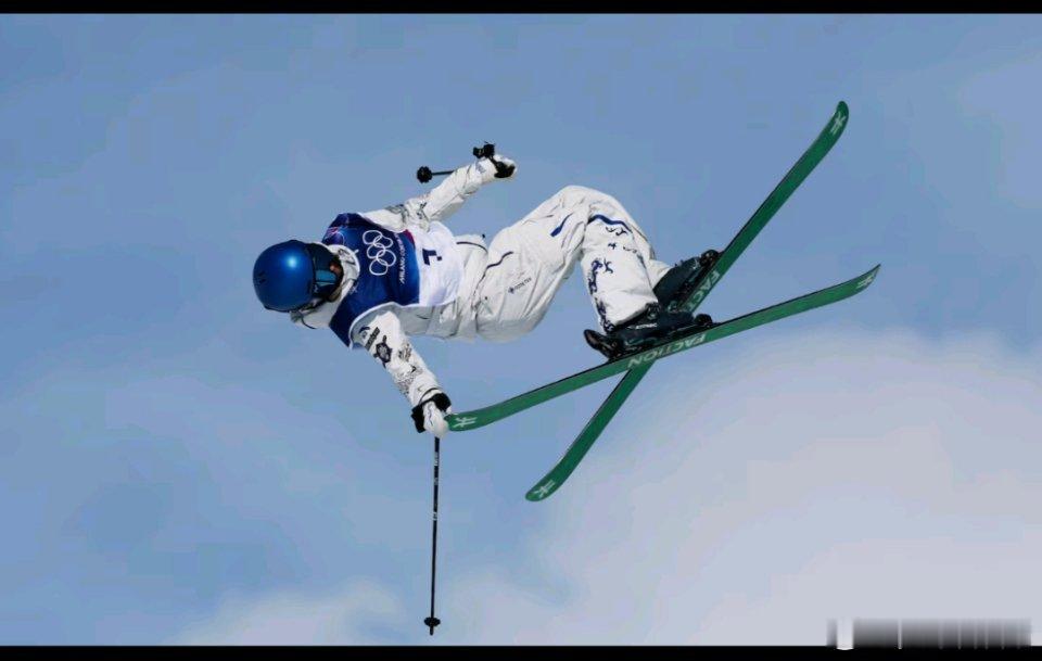 米兰冬奥会滑雪2月6日讯 米兰冬奥会开幕在即，22岁的中国运动员谷爱凌近期接受了