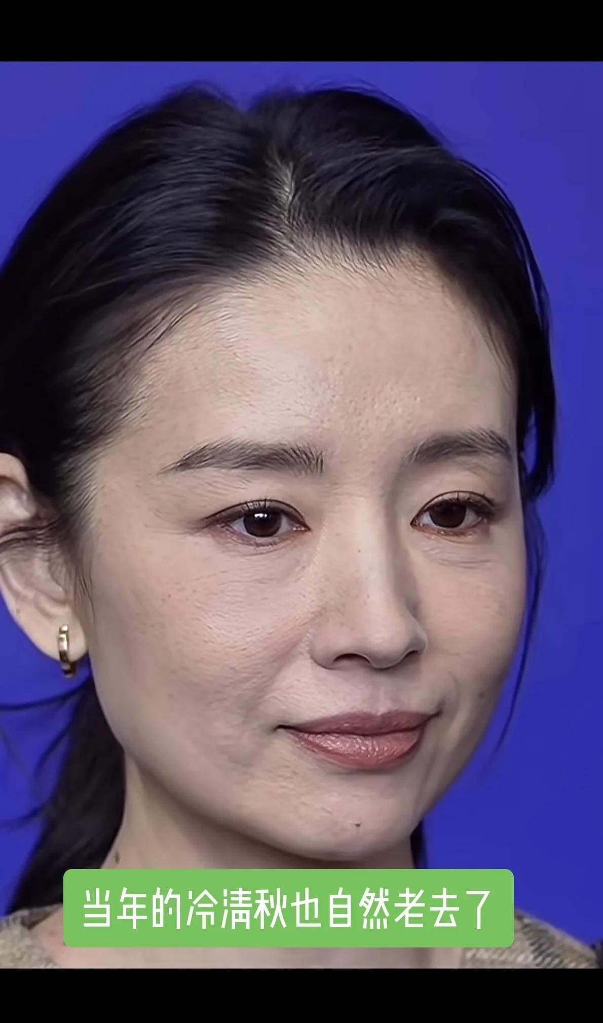 董洁活动怼脸照当年的冷清秋也自然老去了董洁也老了，哪有什么不老女神 