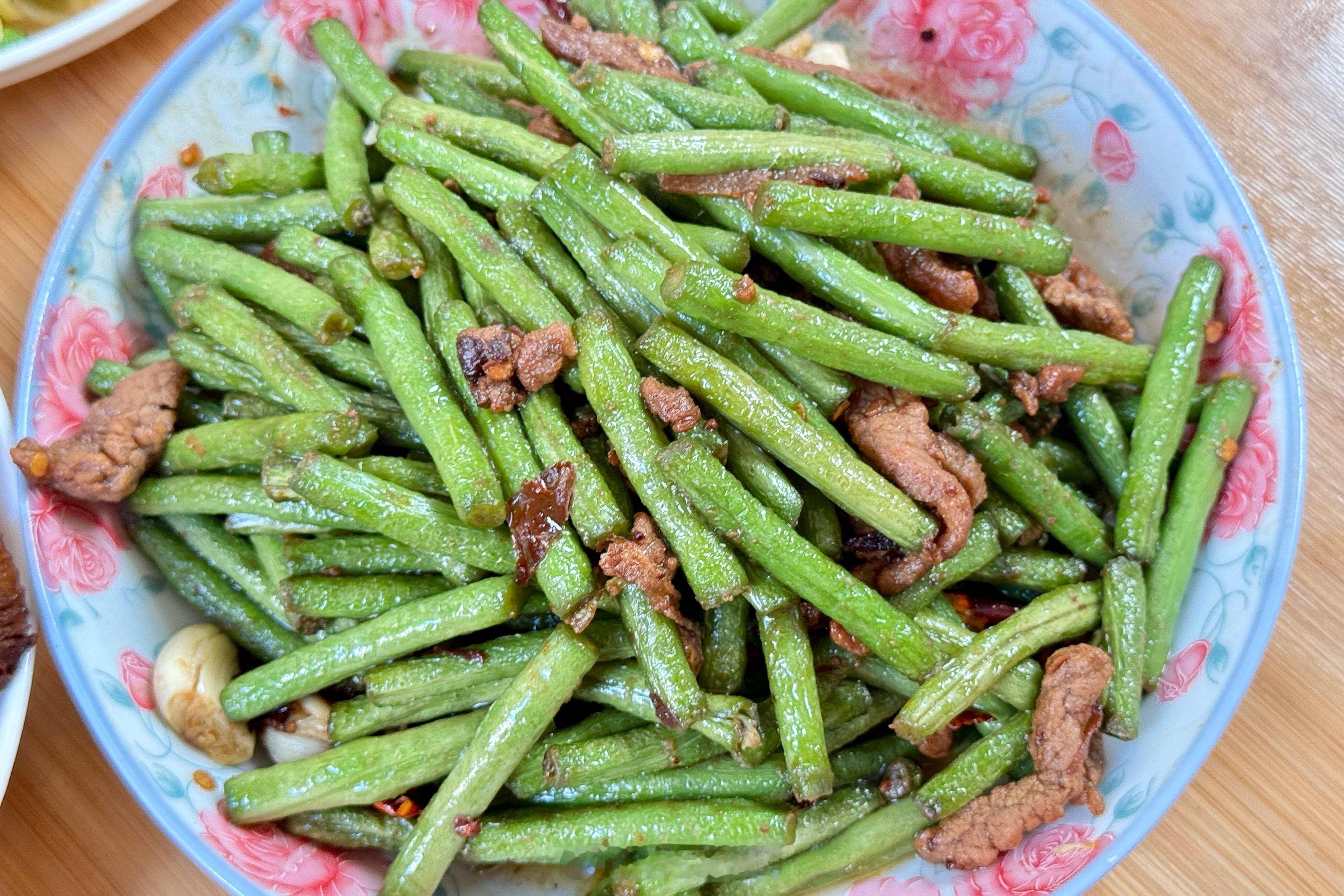 家里做的饭虽然没那么好看，但是吃起来真滴香。 