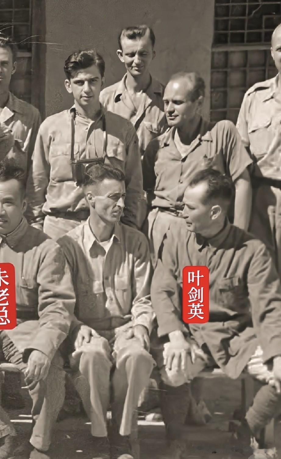 延安时期中外人员齐聚合影，当年的这场会面主要交流了哪些重要内容？