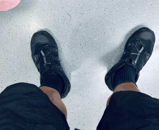 没事儿硬出（地铁好吵）⬛️