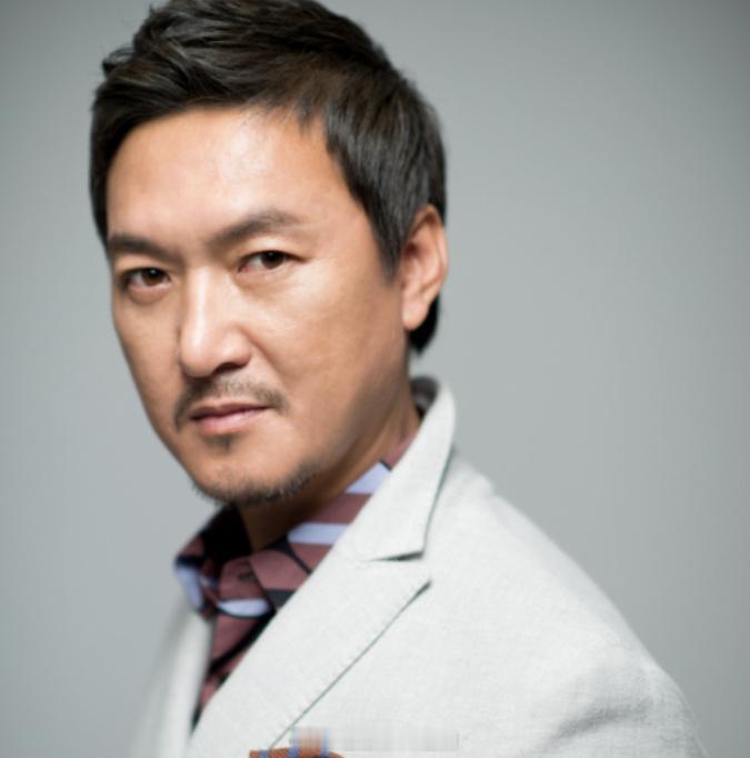 演员朴东彬去世 据韩媒，“名品演员”朴东彬29日去世，出道近30年。 