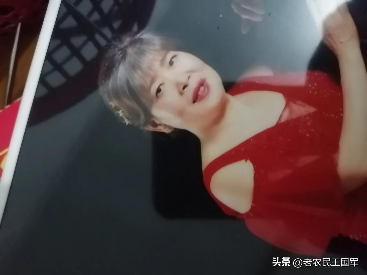 初春二月的黄昏，我孤身一人。这时候的世界仿佛被一种静谧的氛围笼罩着。就像那些诗词