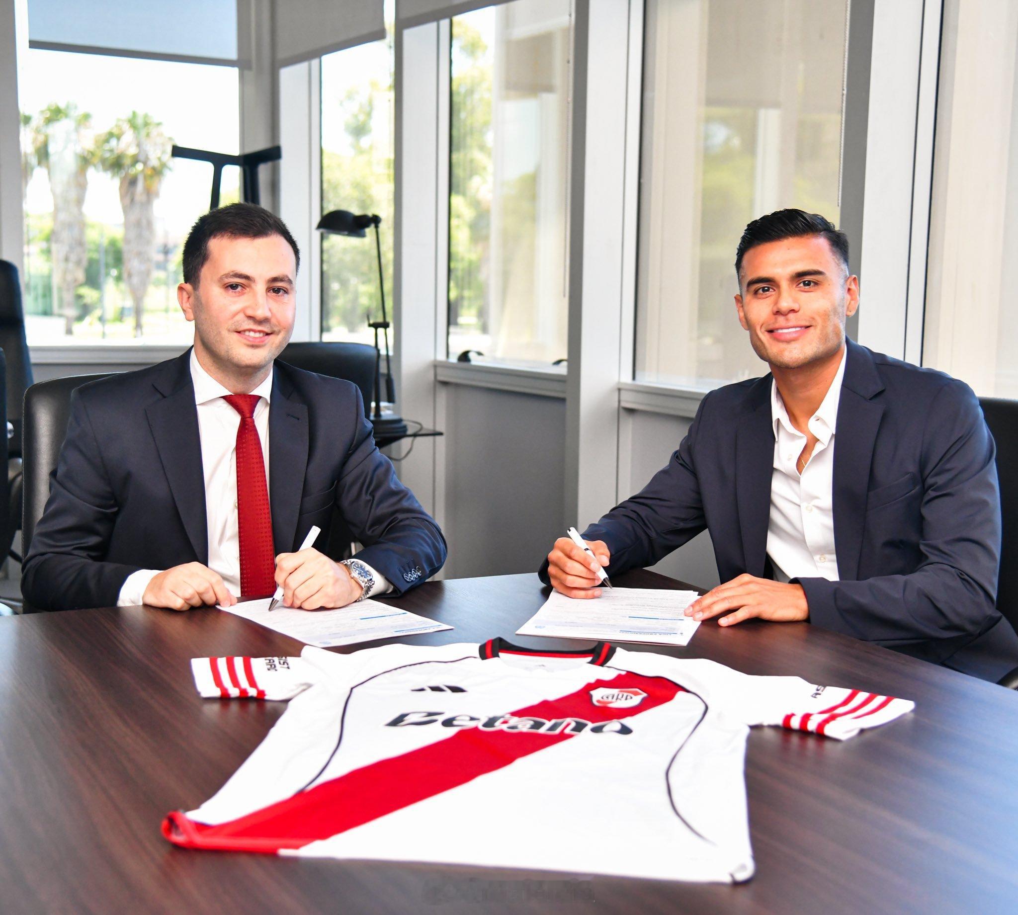 河床 2026新赛季第一笔引援 ! 河床宣布从巴西米内罗竞技俱乐部租借贝拉至20