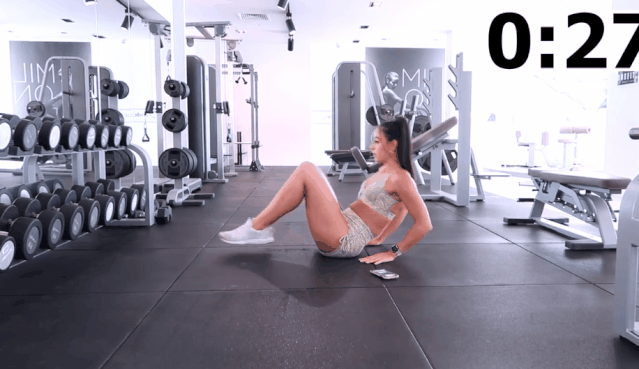 谁的健身之路是从练腹开始的？我就是！
大概是12年前吧，偶尔从QQ空间里刷到KE