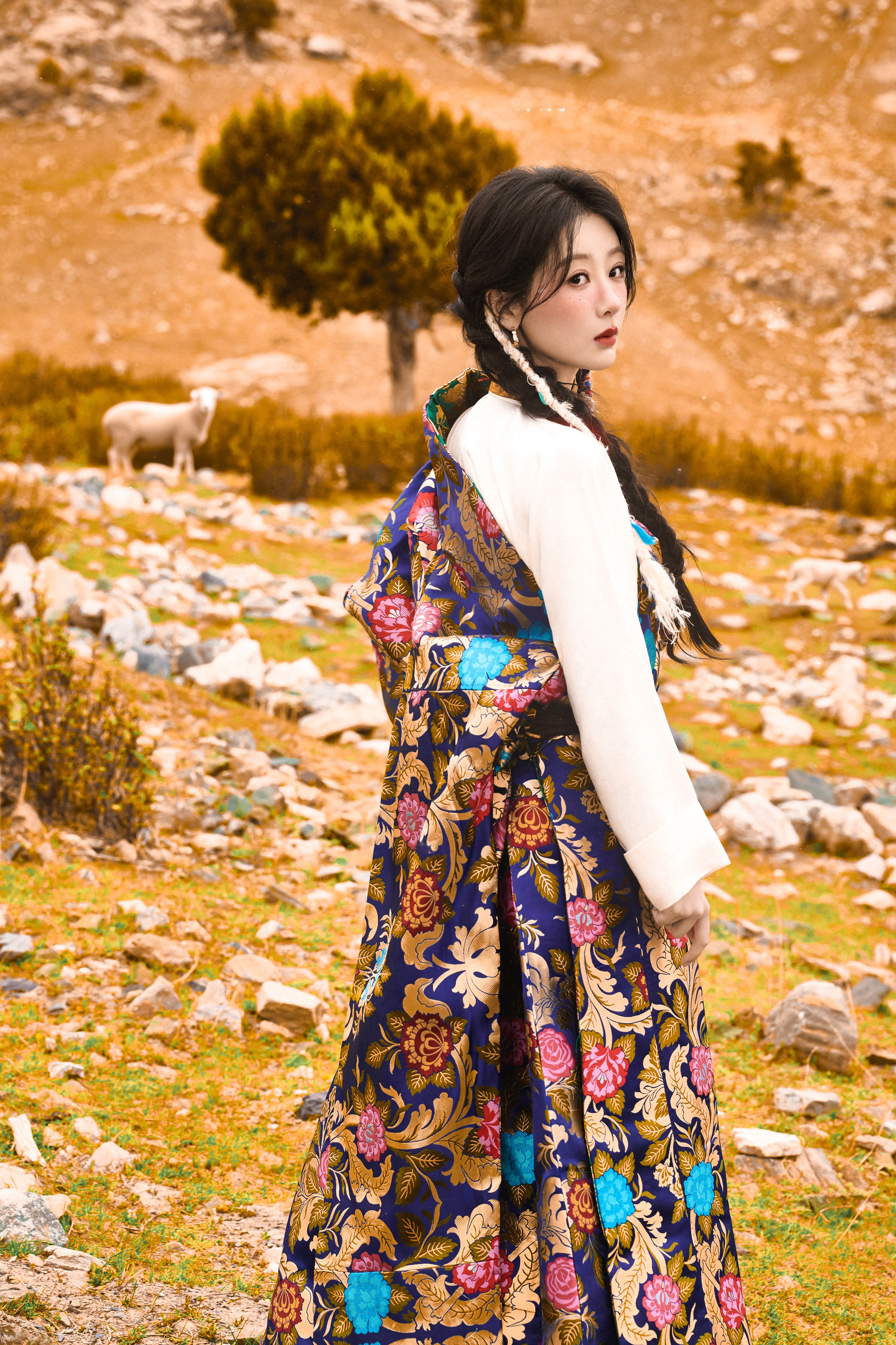 一个人最好的状态就是，眼里写满了故事，脸上却不见风霜。 
