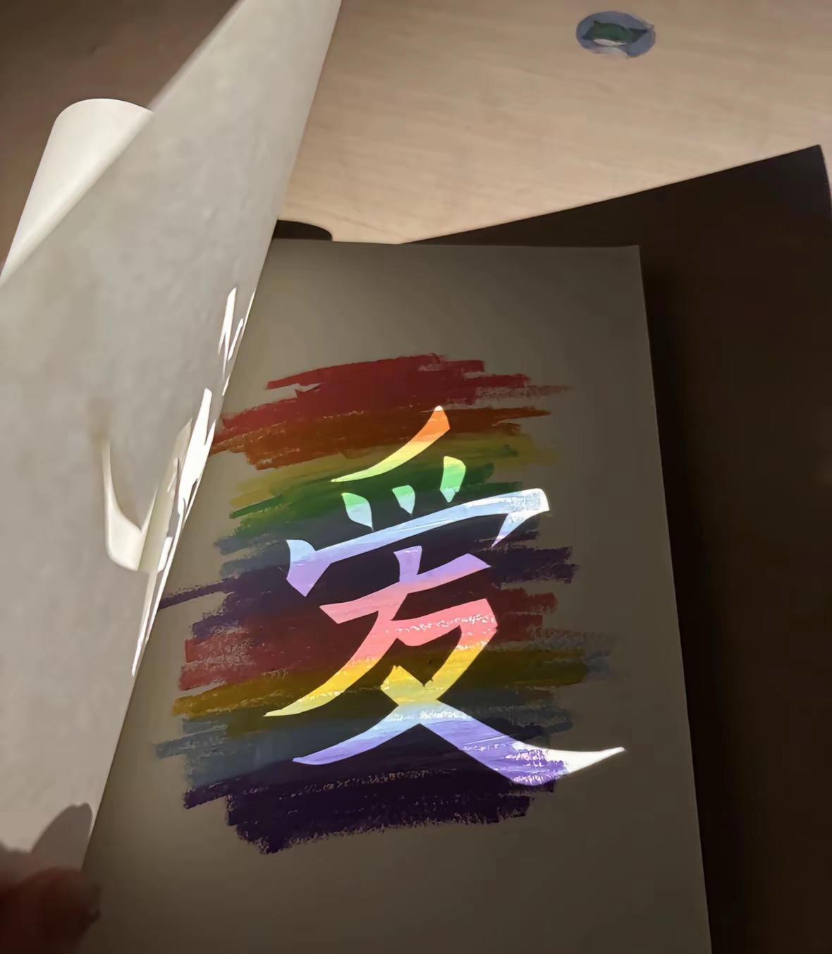 大家看新闻了没有？就是说中科大的一个班主任去查宿舍，发现一个男生床头放着半箱方便