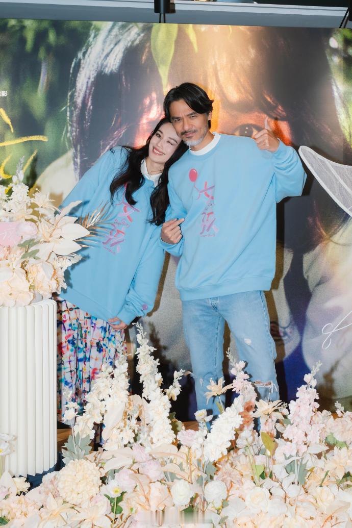 舒淇冯德伦真夫妻就是好磕 冯德伦穿《女孩》组服支持舒淇导演电影[期待] ​​​