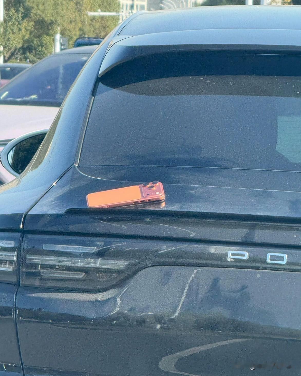 这贴车上能管几天？
今天开车碰到的，这个贴车上，应该很容易被抠吧，我的苹果一个星