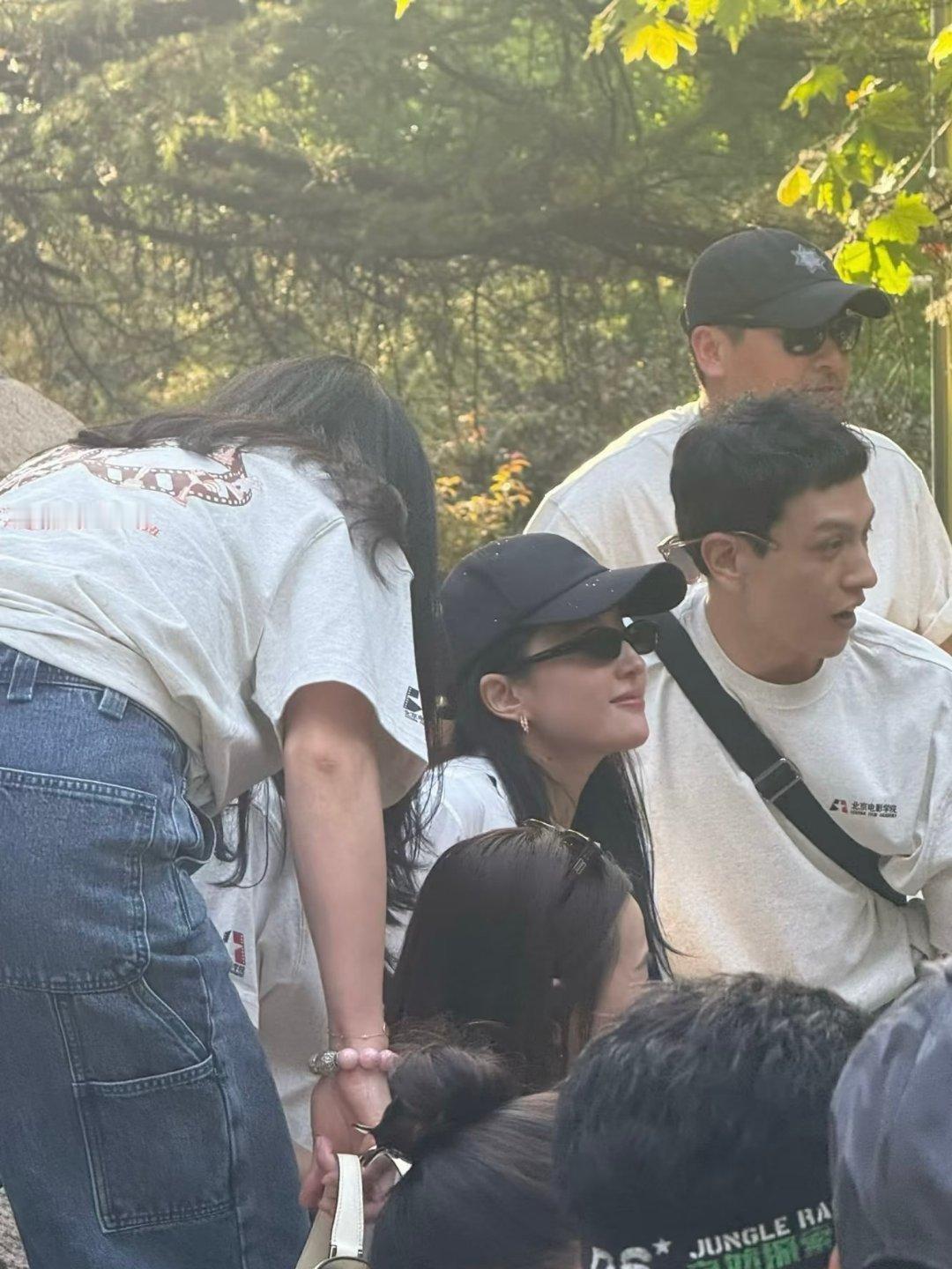 刘亦菲回北电参加同学聚会，状态不错 
