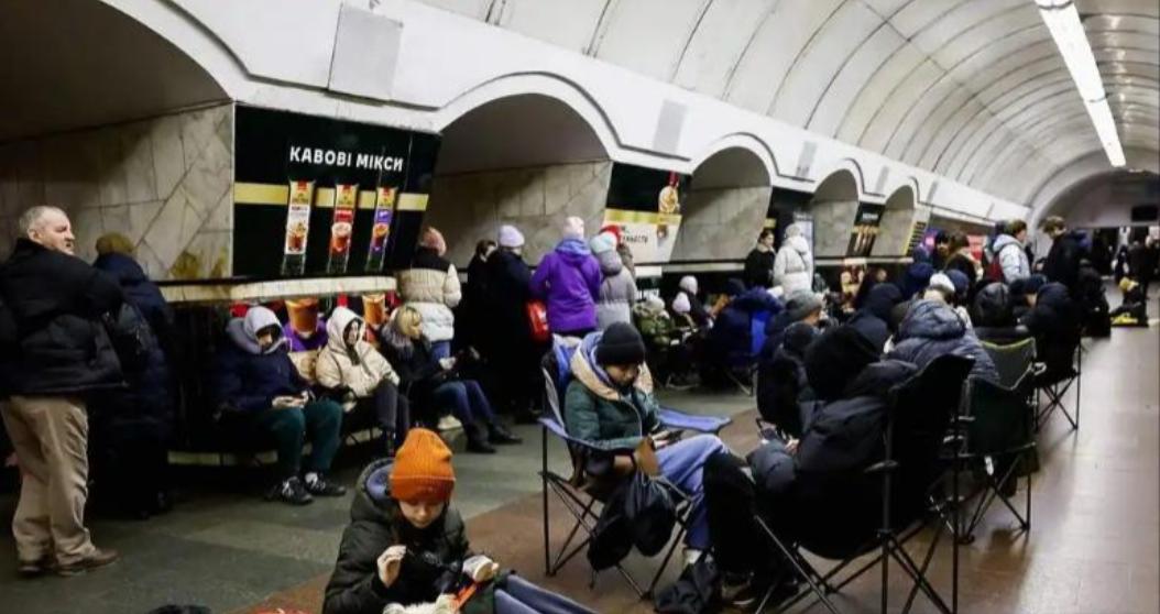 “炸！炸！炸！” 

当地时间 2026 年 2 月 3 日凌晨开始，俄军对乌克