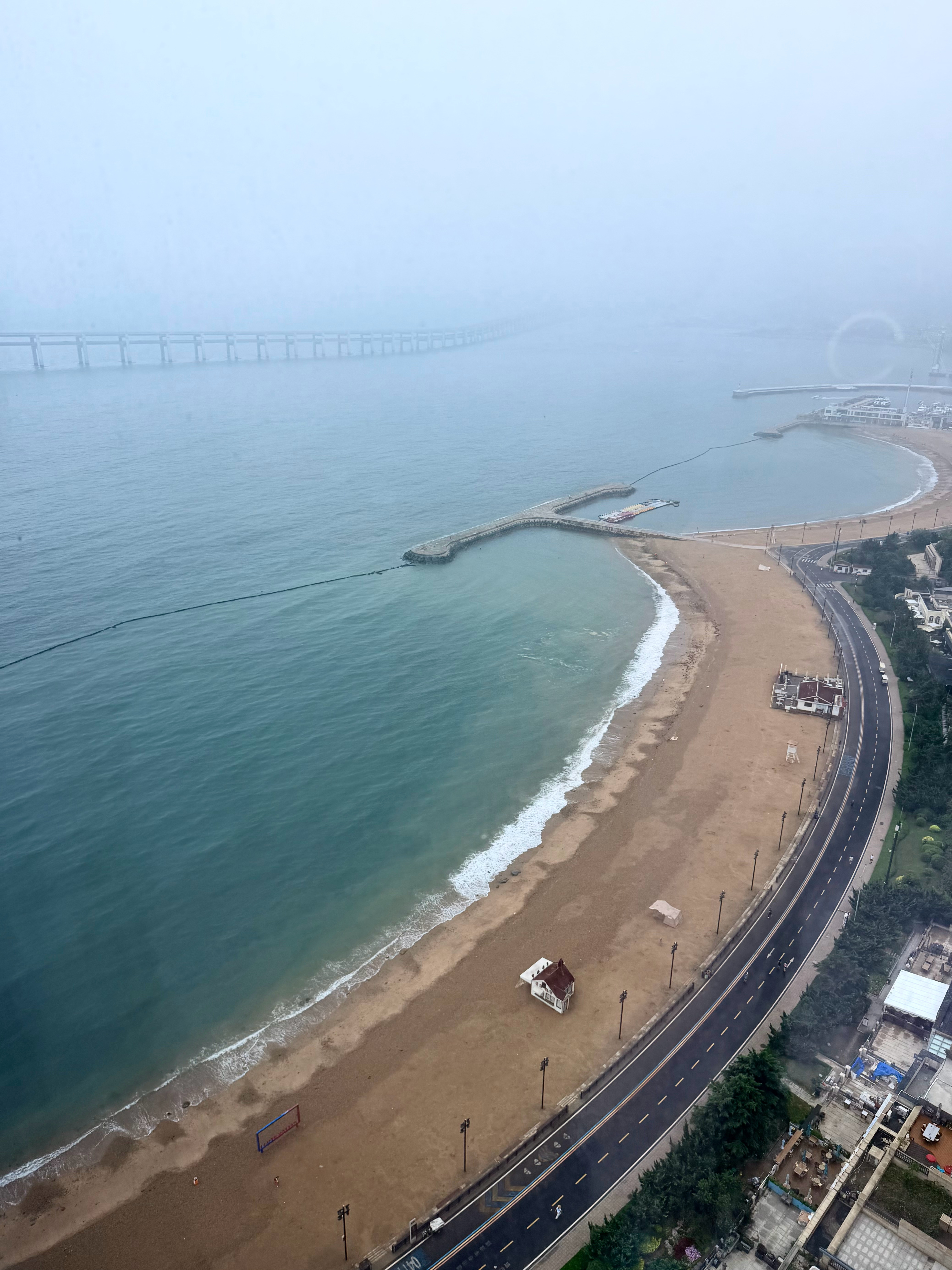 看到酒店楼下有人跑步，会很爽吧！啊啊啊，可恨没带跑步鞋