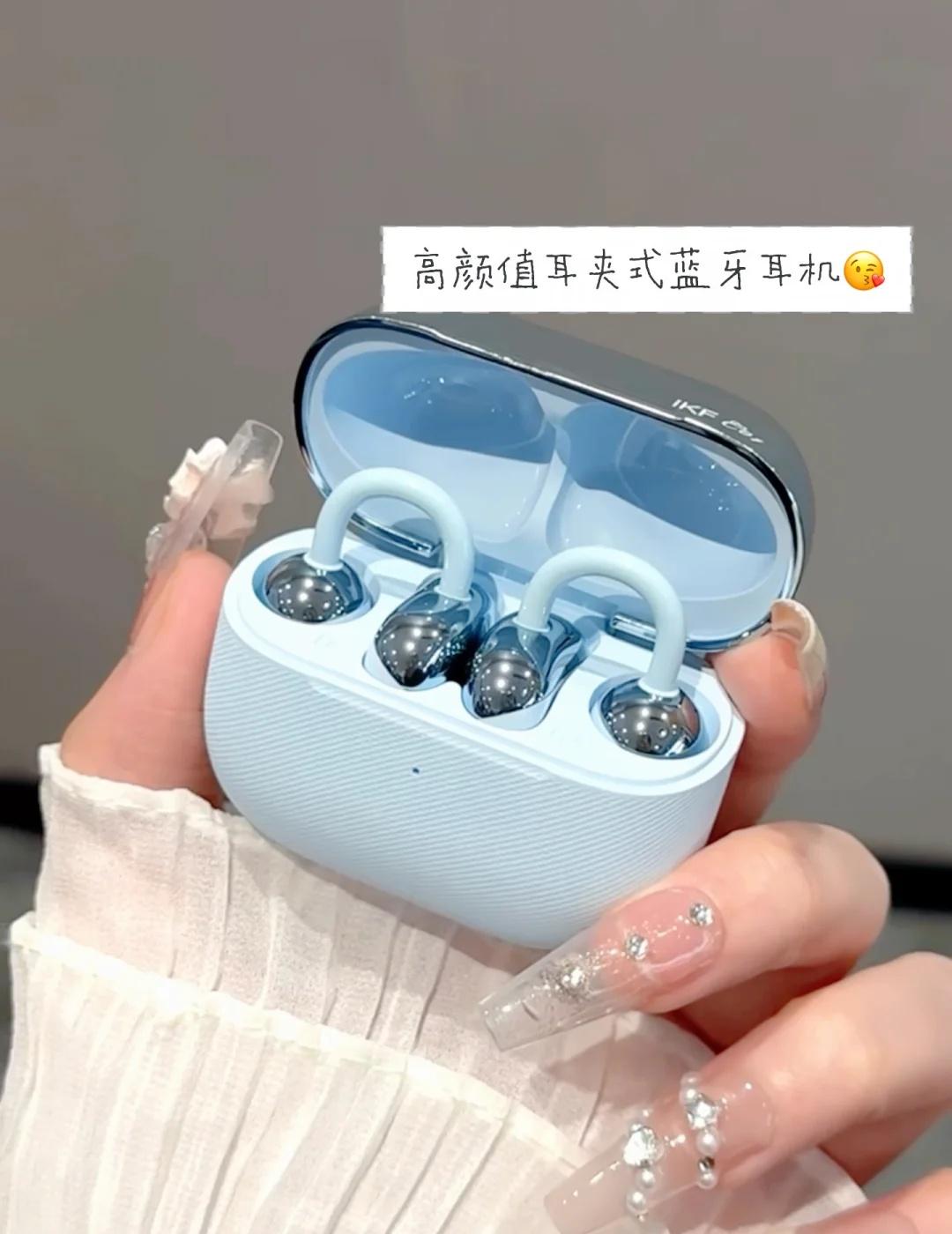 一眼心动的耳夹式蓝牙耳机
出去玩的这几天，基本都戴着这款！第一颜值好看，二是也戴