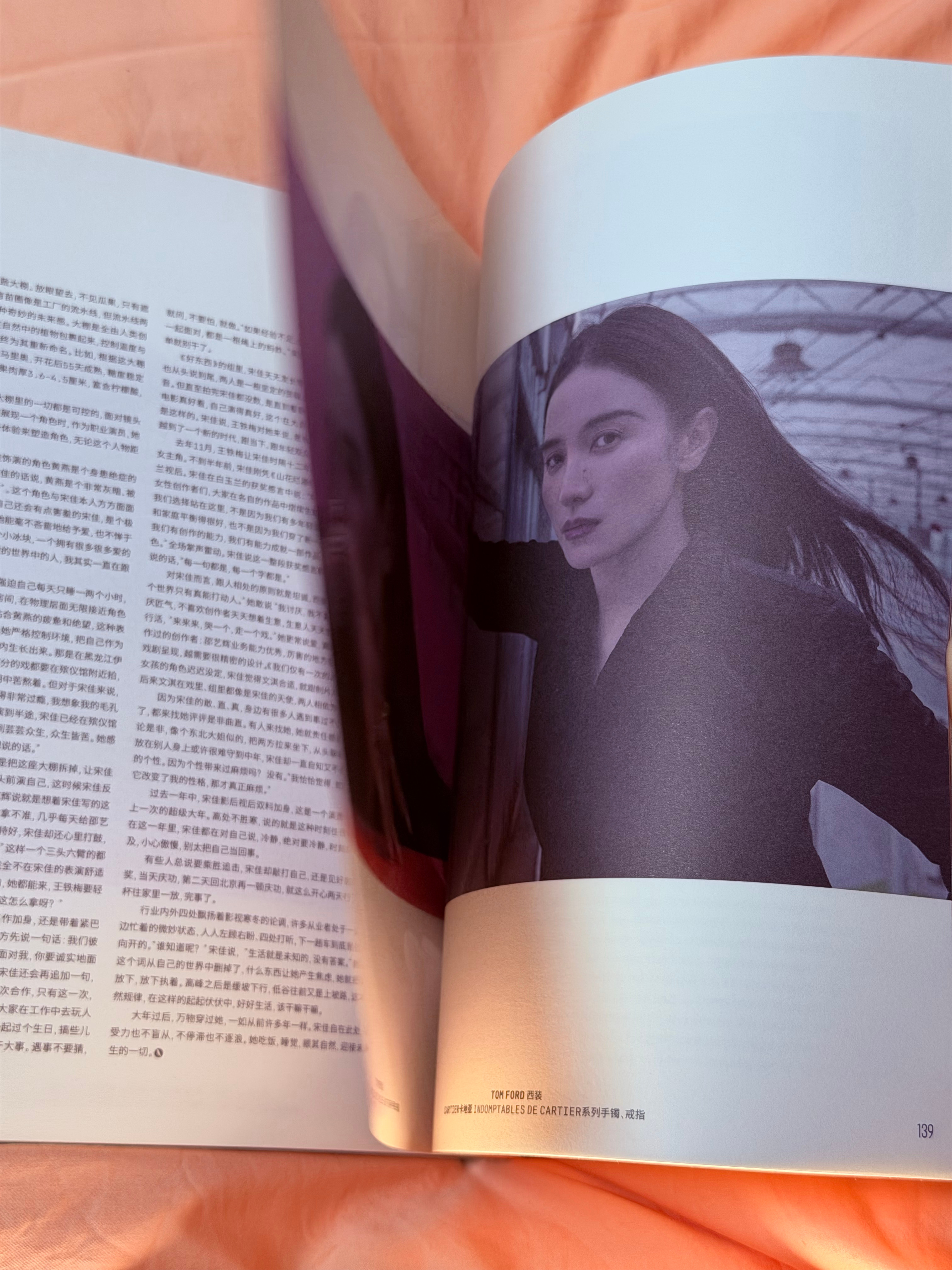 最近早早收到新一期今年秋冬刊物。 两组封面。是刚得奖的花姐和巴西新人超模Luiz