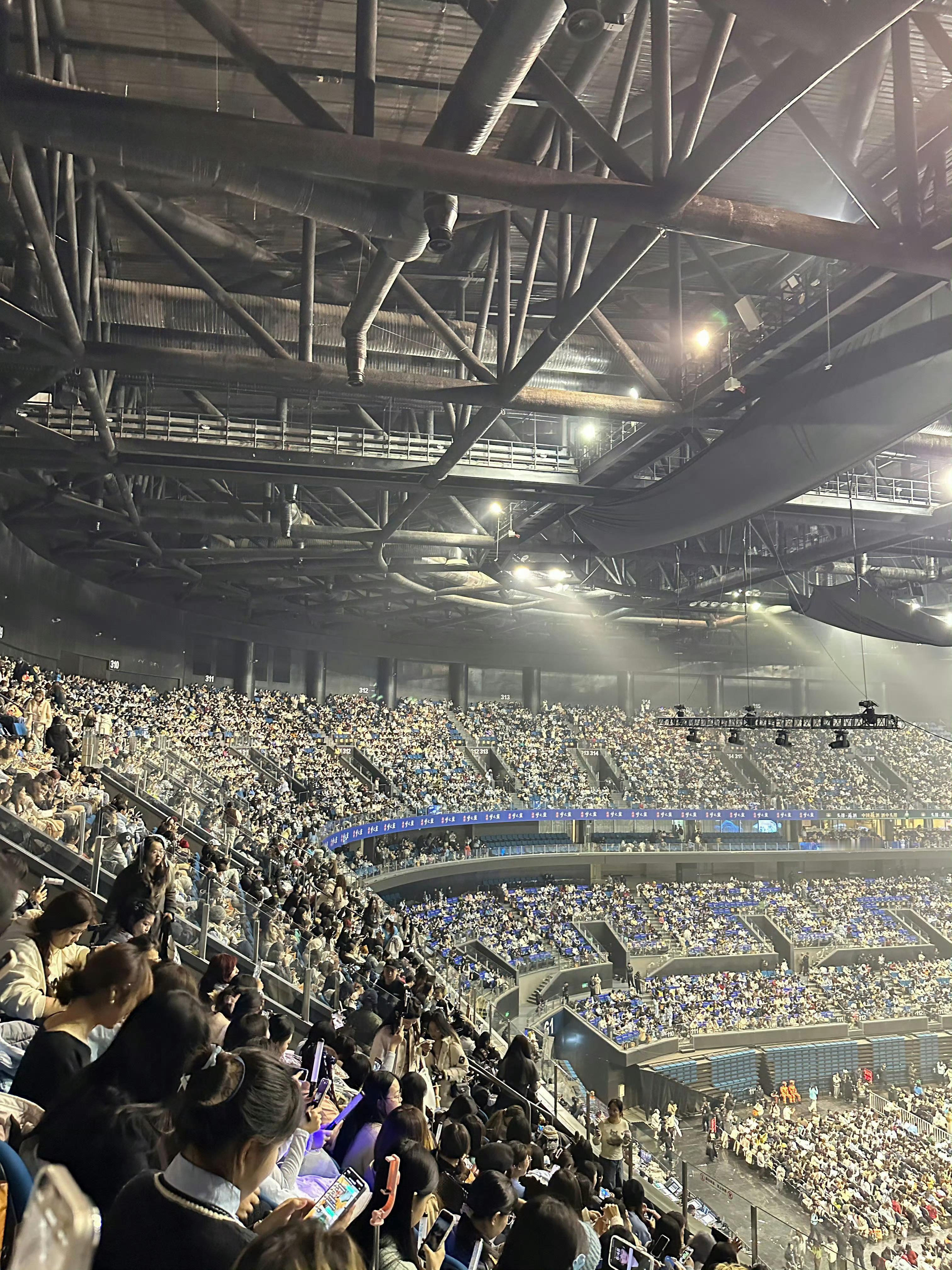 梓渝演唱会的上座率这可以说是座无虚席吧？梓渝的吸粉能力太吓人了