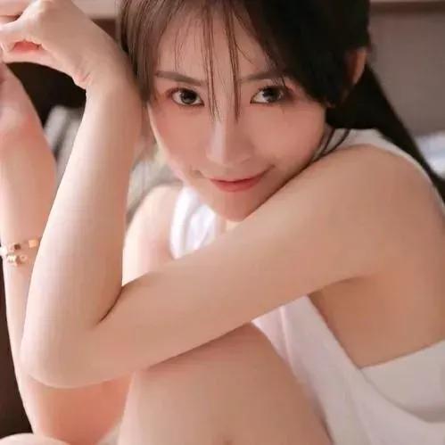 清新自然的笑容，温柔如水，宛如冬日里的暖阳。少女感笑容 元气满满的微笑 自然治愈