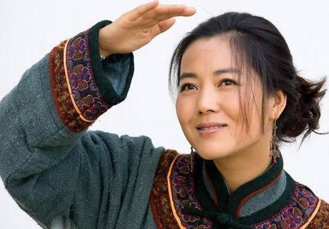 2003年一天 ，王茜华夫妻俩外出聚餐，她老公结完账后，说：“你的饭钱我帮你付了