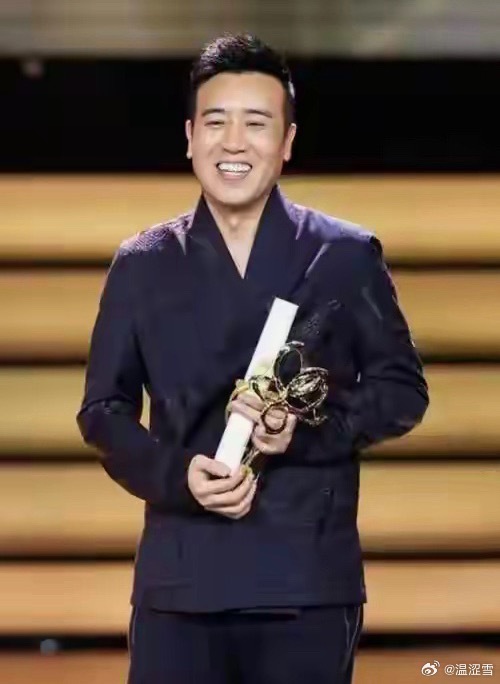 于和伟：3岁丧父，吃姐姐奶水长大，成名后为8个哥哥姐姐买房！ 