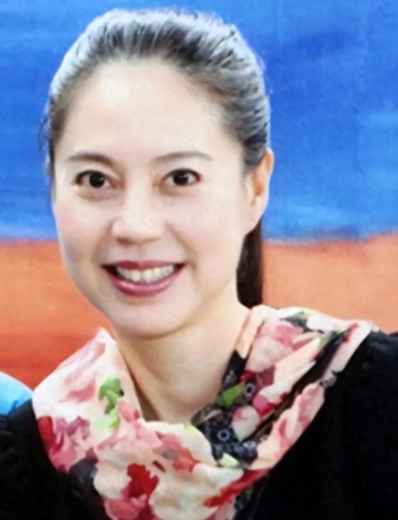 她在比赛期间叛逃美国，令中国队遭受重创，32年后回国，目的不是道歉而是圈钱，北京