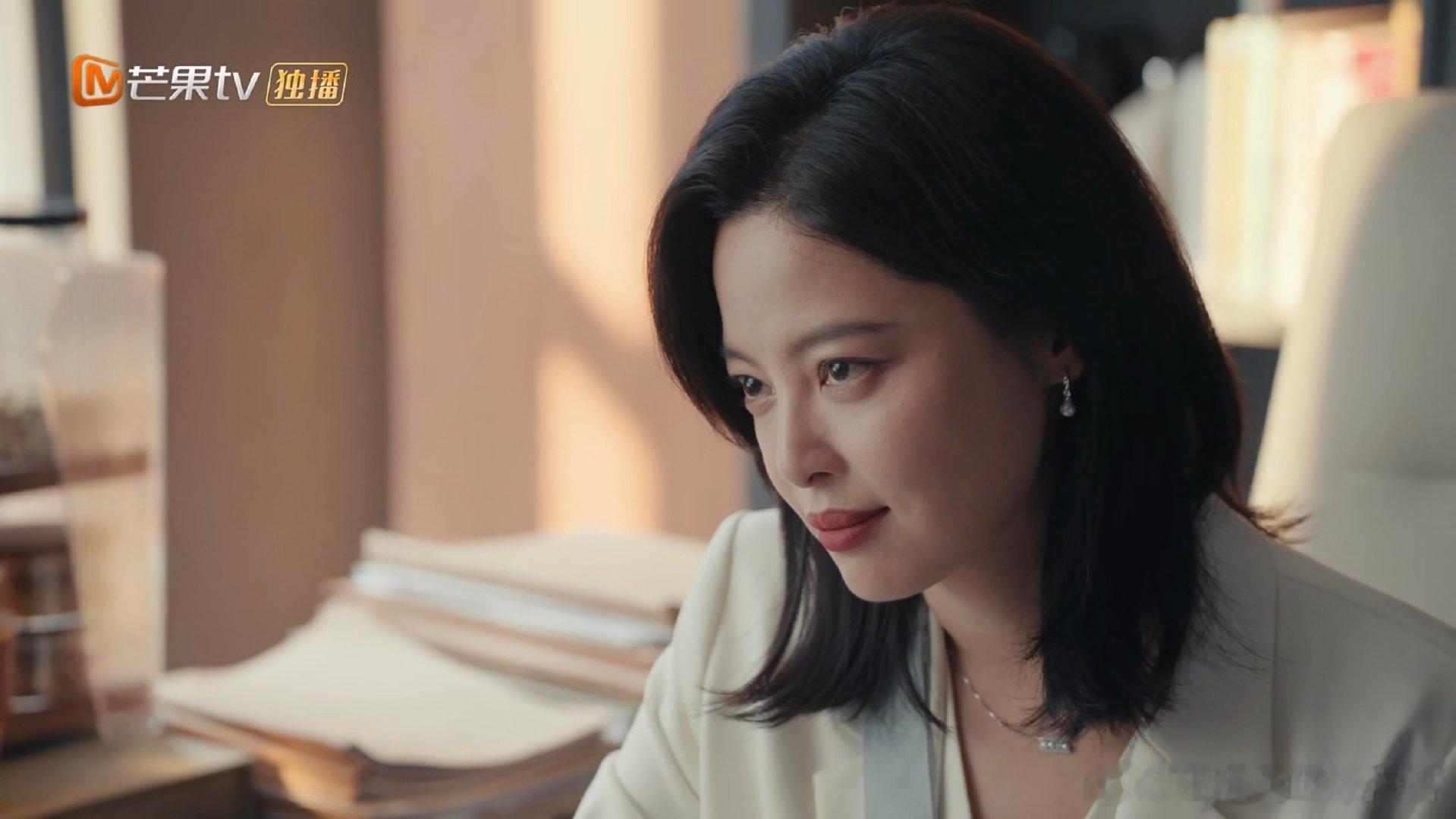 嗑到大律师和小助理易如反掌 谁家上司摸手安抚还满眼心疼啊？这糖我先嗑为敬！ 