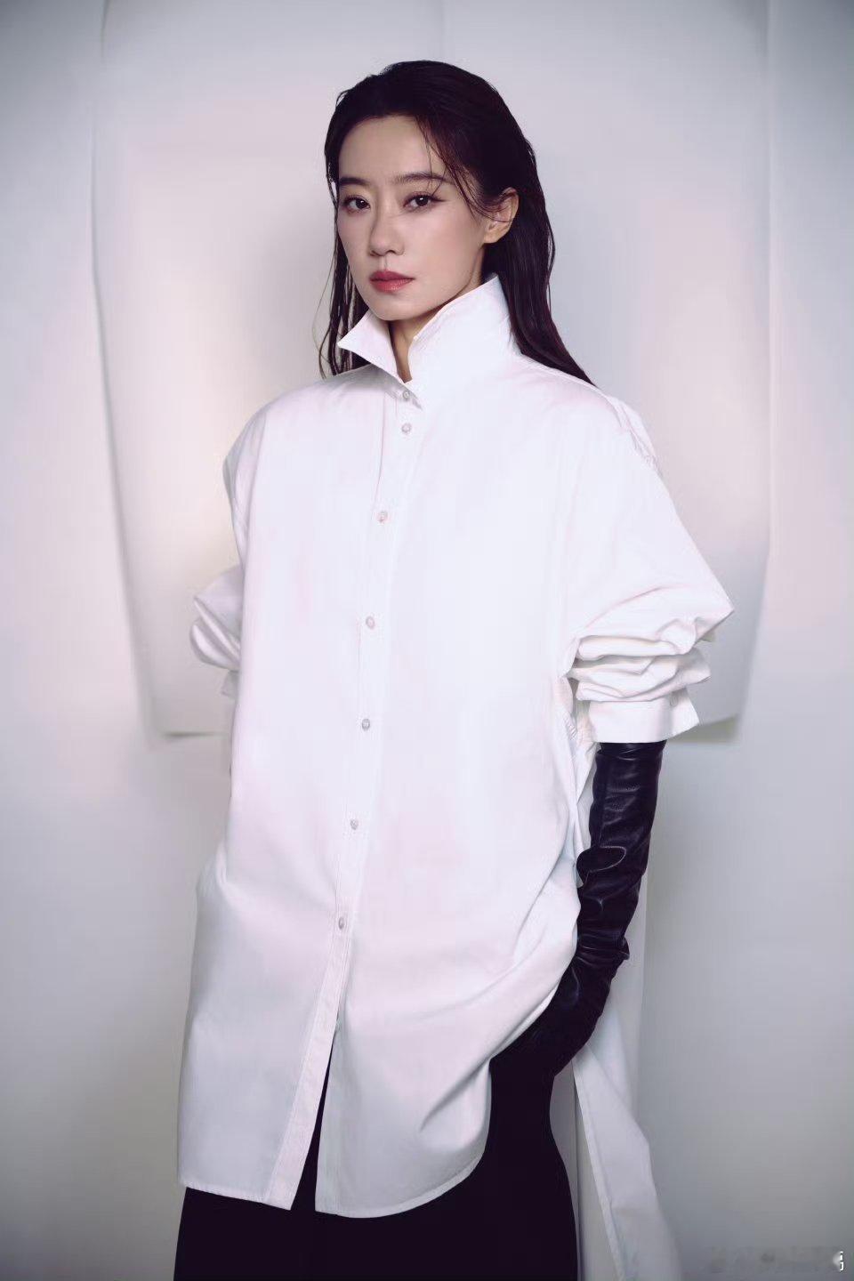 张小斐 可以坐评委腿上看电影吗松弛感真的太绝了，又酷又美！ 