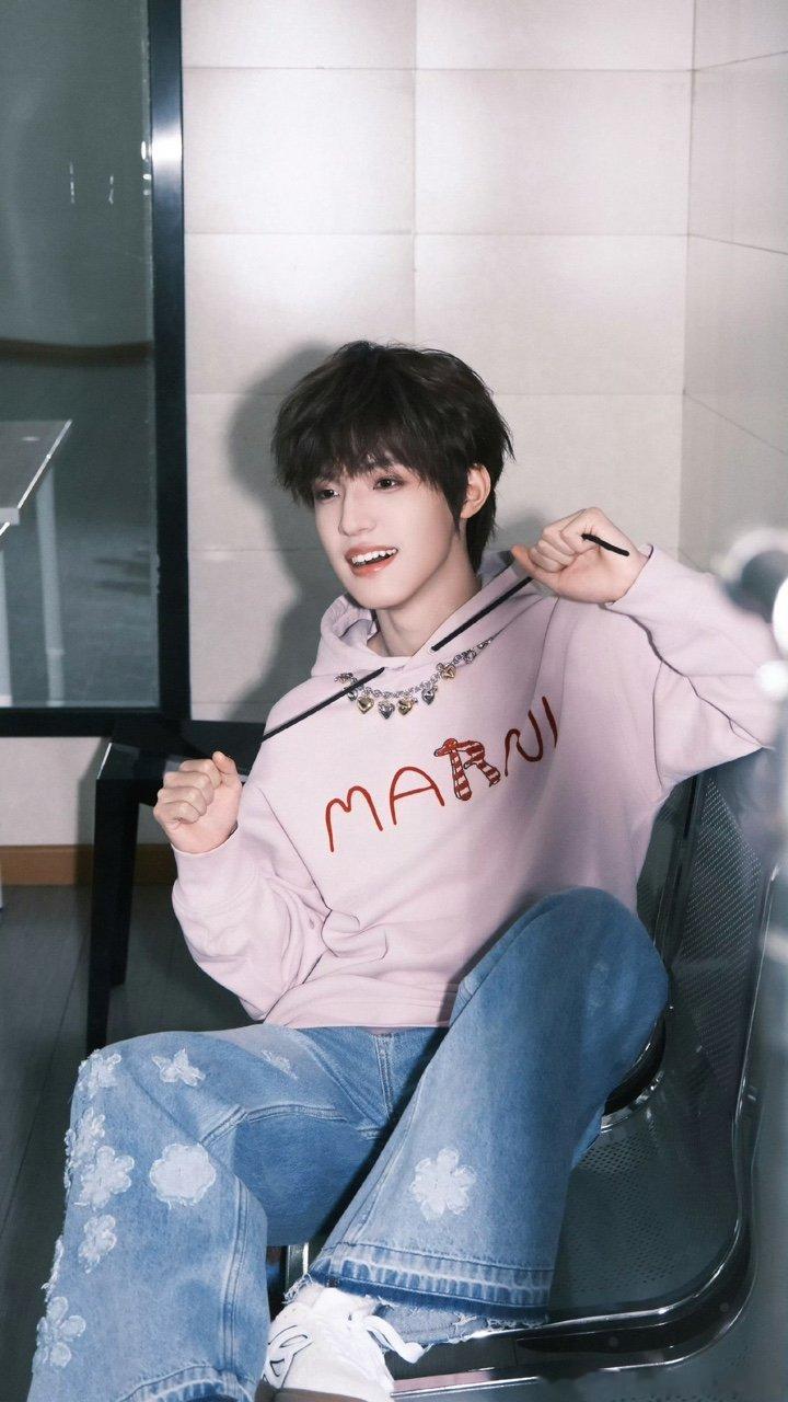 张泽禹十宫格库存张泽禹晒库存 张泽禹晒库存，十宫格 