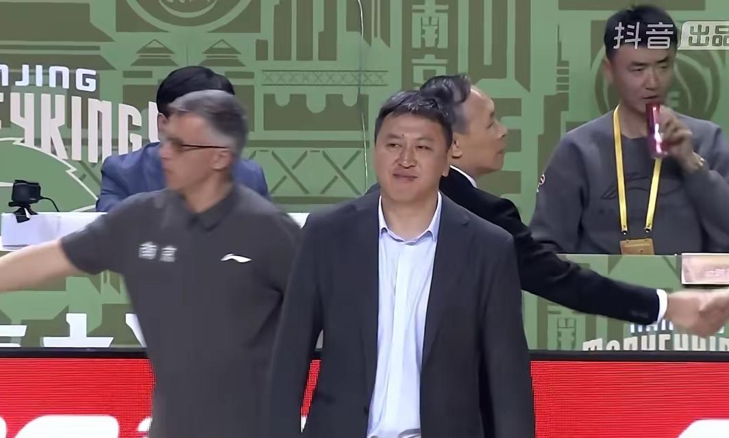 糟糕[发怒]同曦86-89宁波，一战打出了这么3大可笑事实
 
1、同曦男篮的进