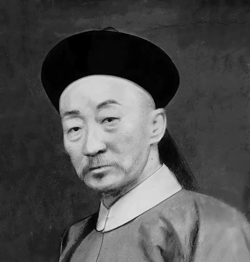晚清，荣禄伺候慈禧几十年不倒，别人拼命猜太后心思，他却偏泼冷水。

戊戌年袁世凯
