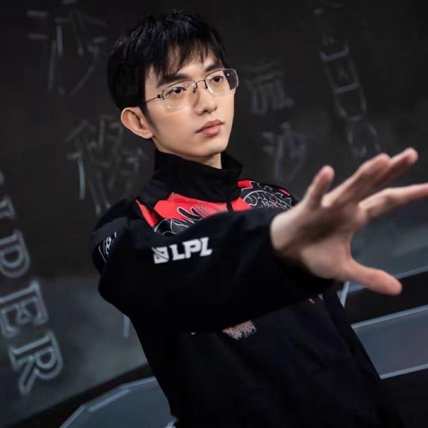 Bin和Flandre竞争首发BLG上单位置迎来震动调整：前AL上单Flandr