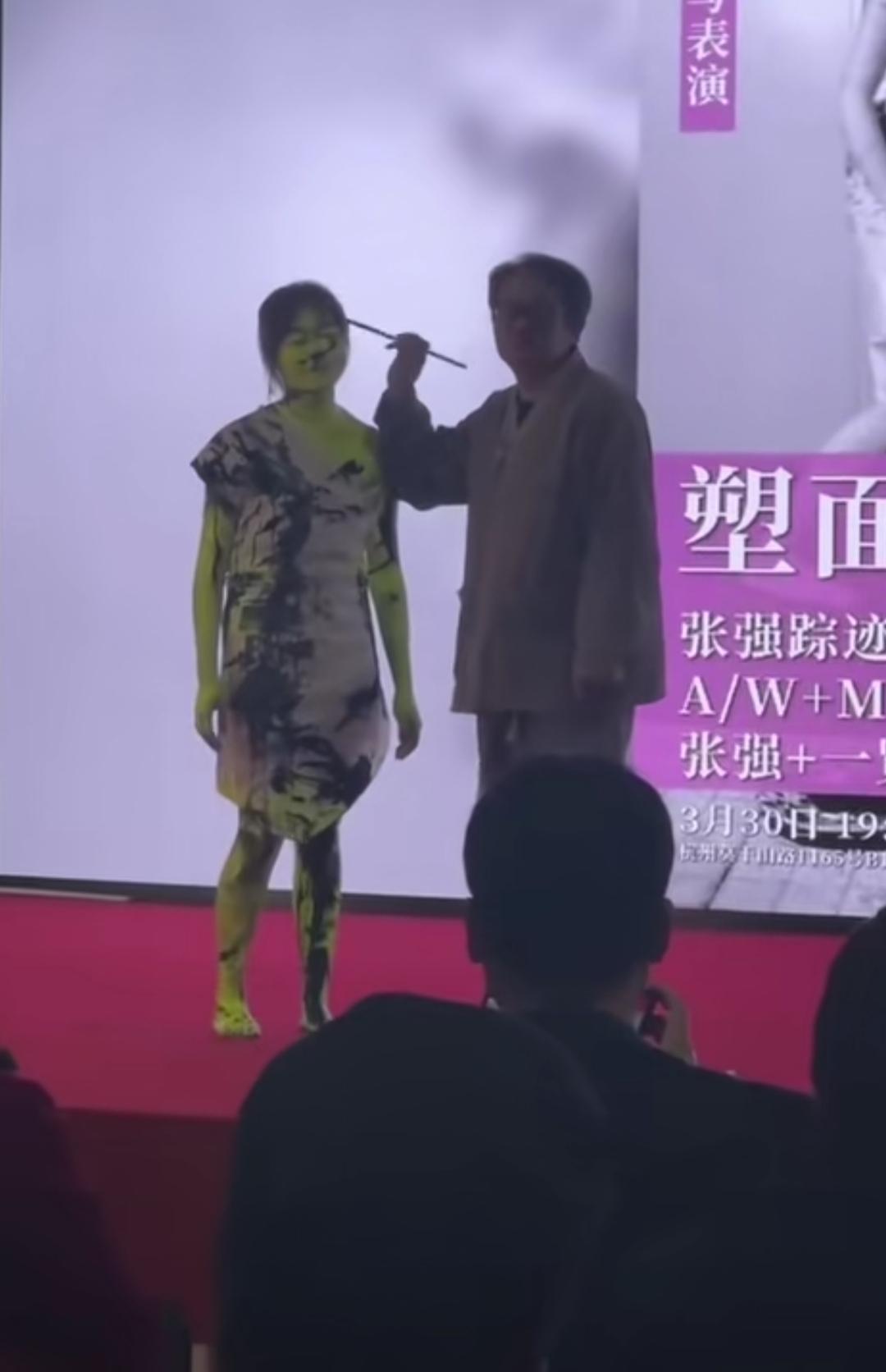 坐等那些质疑乐山公交车广告的媒体发表看法！

这个视频是平台推荐的，好像是一位大