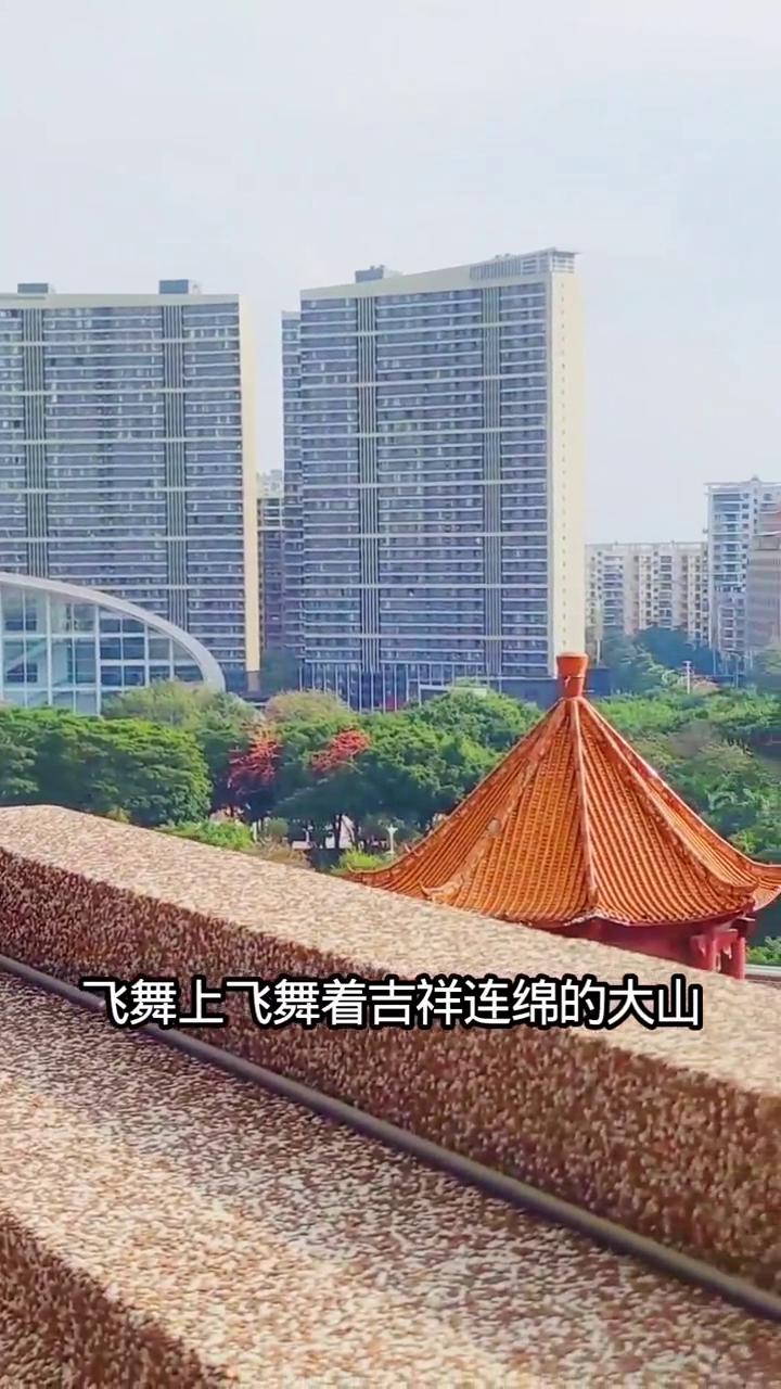 弥勒俯瞰岭南美，一眼尽是好玉林。
你可听说一个神奇的地方？神奇的地方。弥勒佛端坐