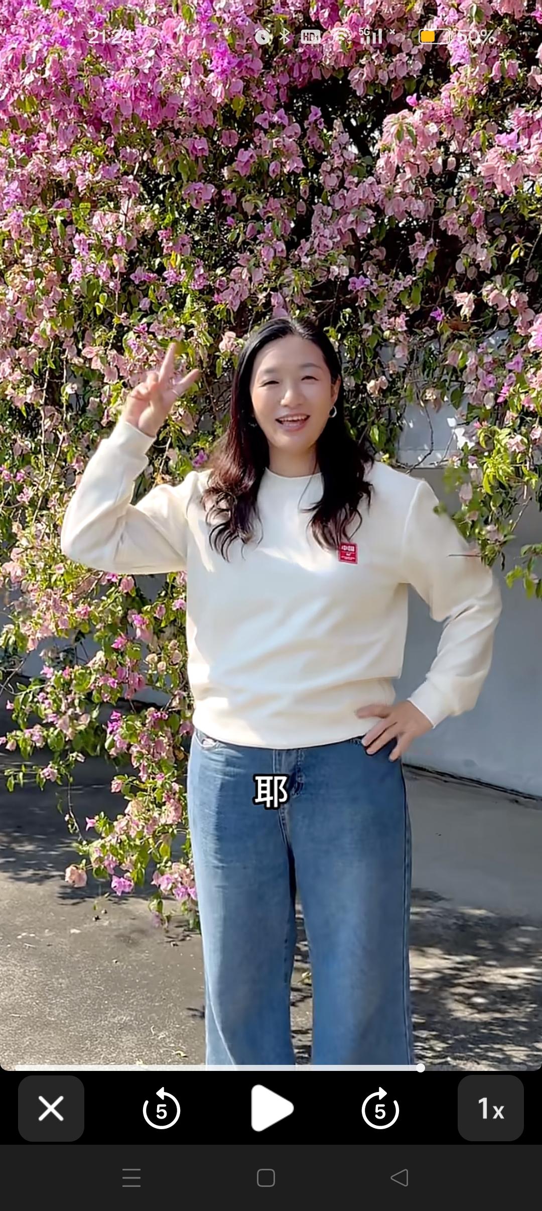 大妹带妈妈拍照，好美😍
许妈妈不算特别漂亮，但真的很上镜，拍出的照片很好看。