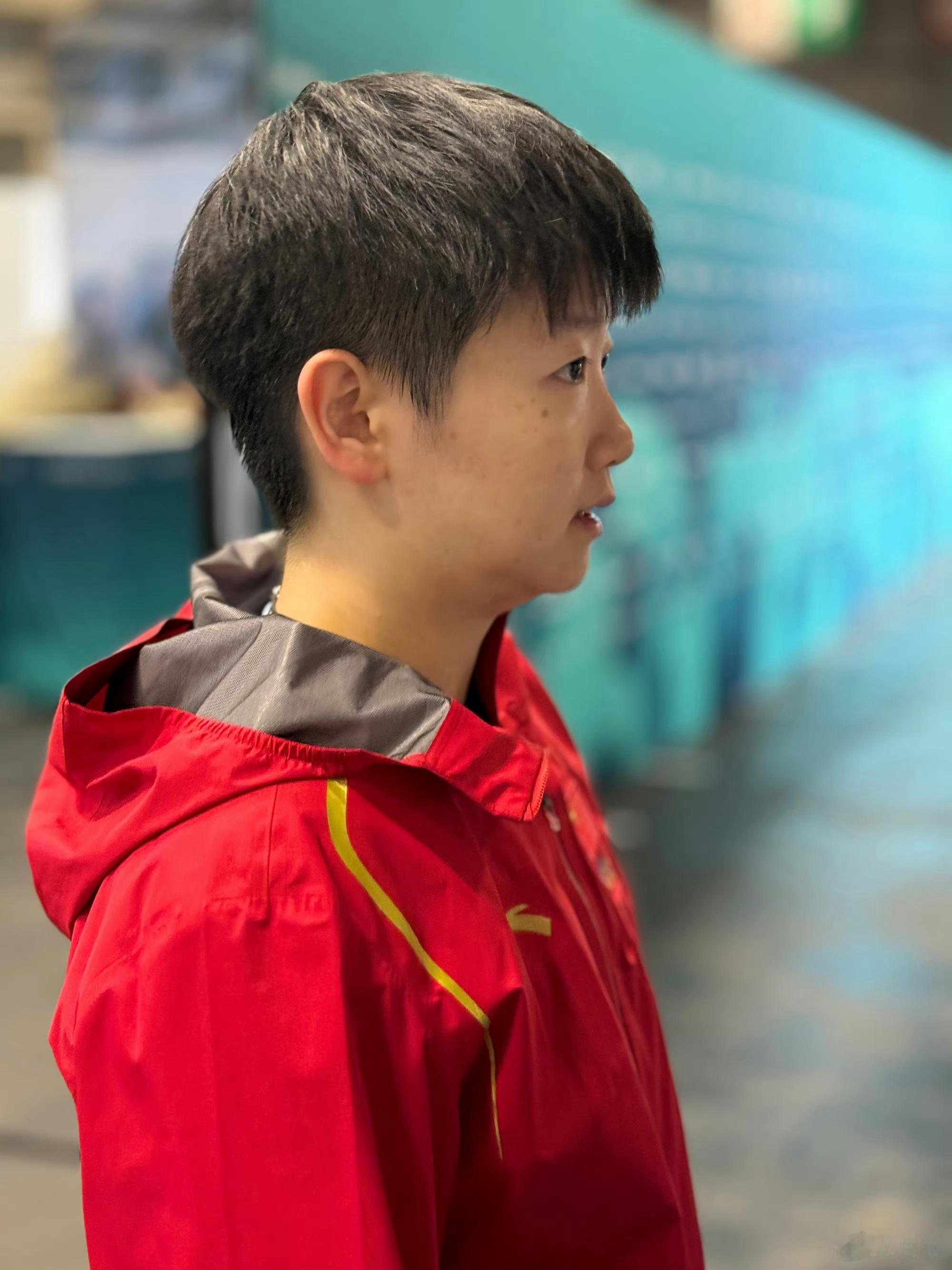 #孙颖莎vs高桥茱莉亚# 冲锋衣穿着怎么这么好看[可怜] ​​​