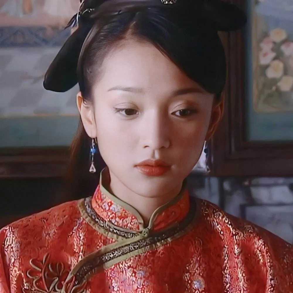 灵气这个词我就是最早从周迅身上看到的，灵动娇俏路线没人比得上她，即使40岁的时候