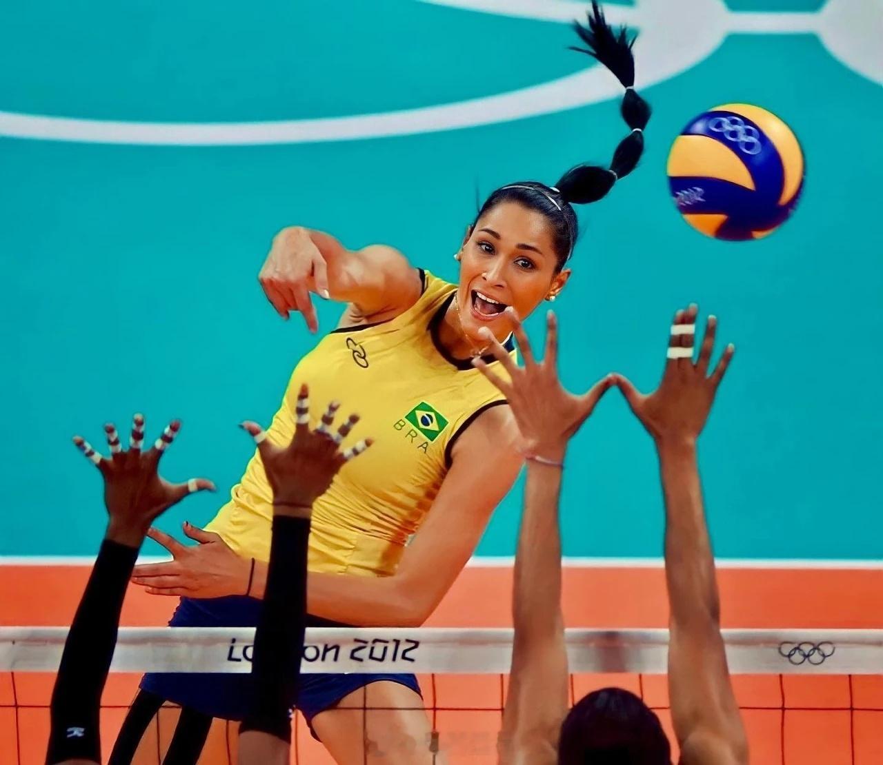 巴西主攻杰奎琳确认复出，加盟皮涅鲁斯出战2025-26赛季巴西B级联赛！今年也才