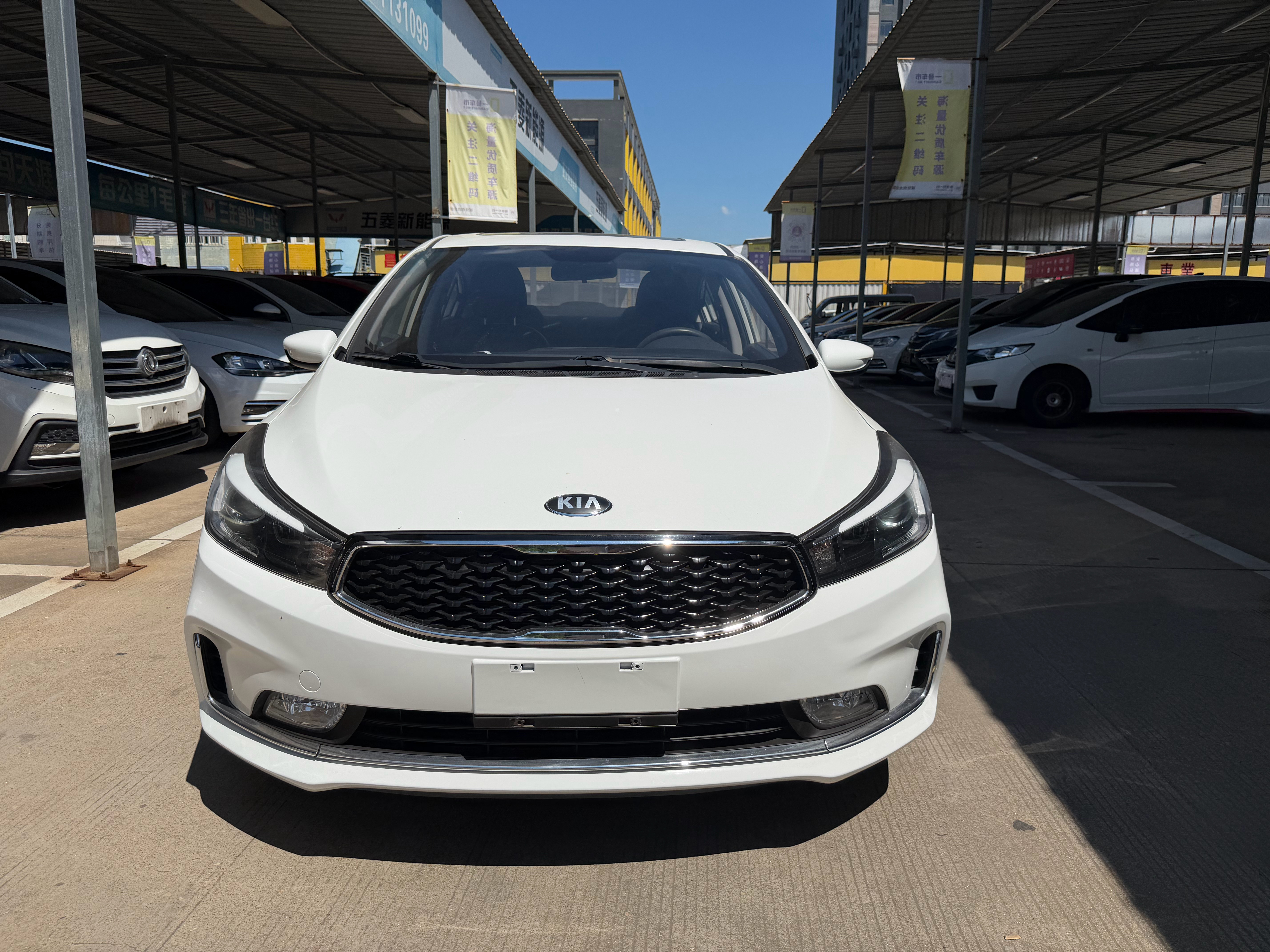 2019年新款起亚k3、10多万公里 1.6L自动档带天窗，费用到明年5月，四条