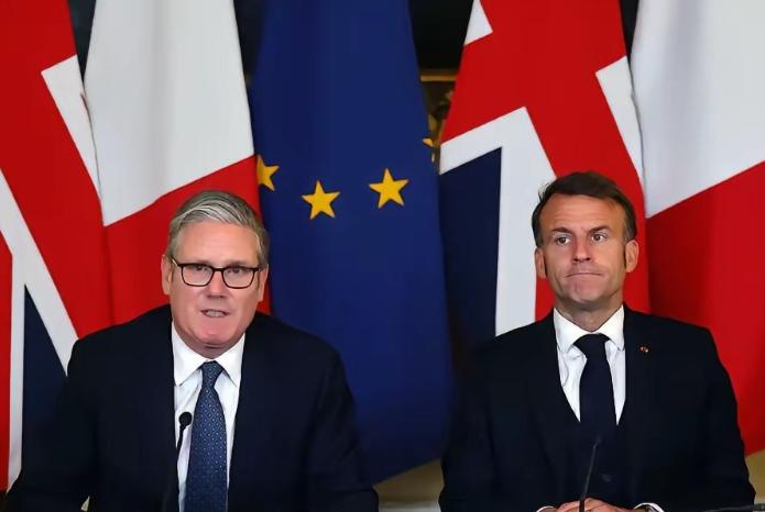 突发消息！英国、法国也动手了！美国袭击委内瑞拉抓捕马杜罗后，英国首相斯塔默亲自辟