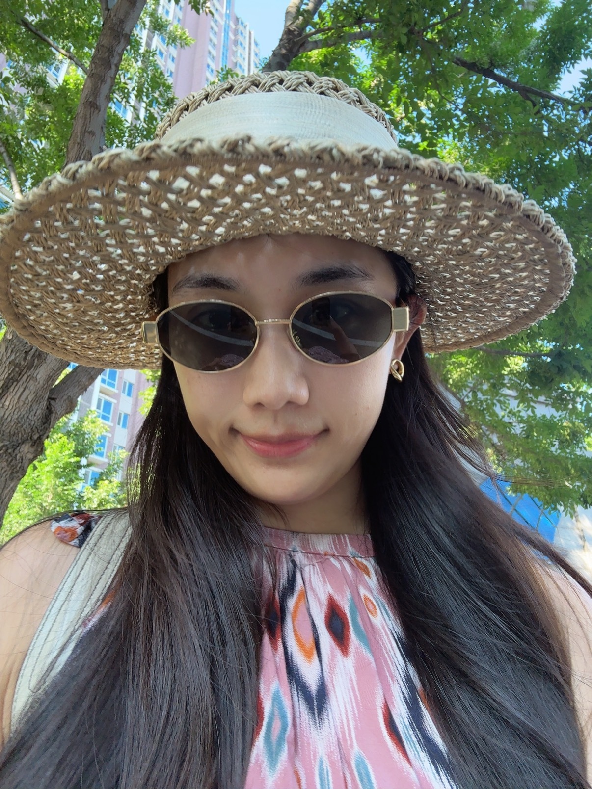 新疆棉的裙子真的贼拉舒服！朋友们去新疆玩的话，真的可以考虑买点新疆棉面料的小裙子