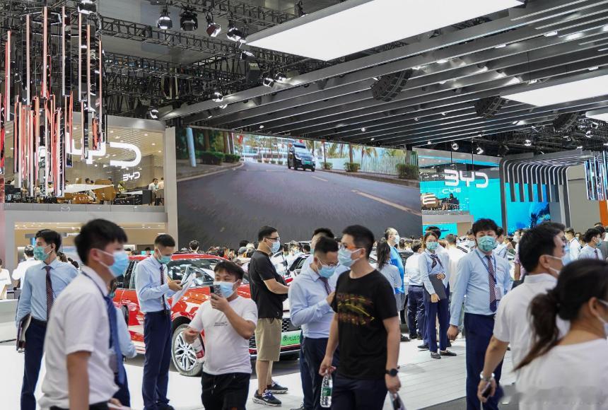 很多人没反应过来，国产摩托夺冠或许只是开始。 最近社交媒体上有个事挺热闹：一家叫