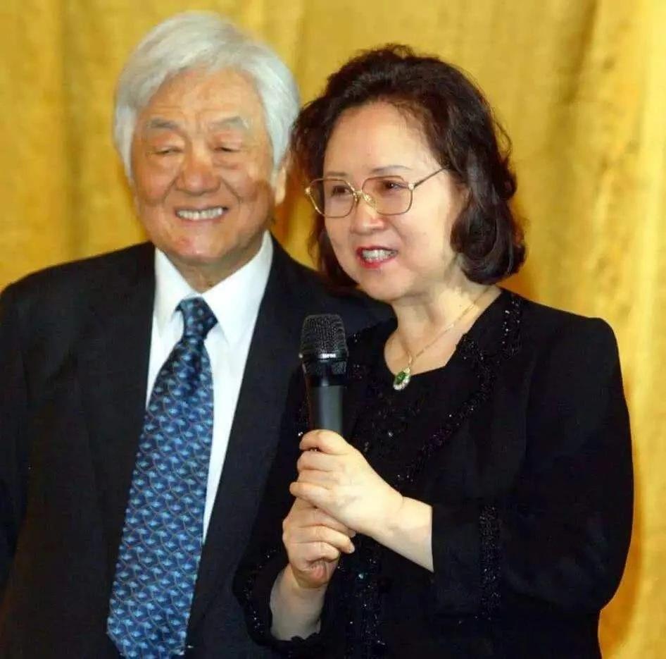 一次，记者采访琼瑶：“林徽因杨绛张爱玲，谁最有才？”琼瑶答非所问：“林徽因最圆满